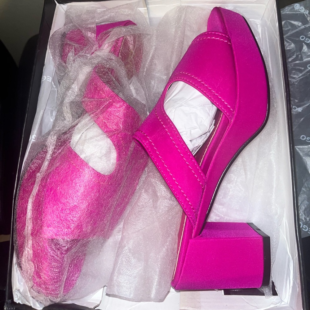90’s inspired heeled sandal